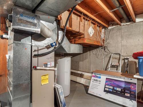 1344 Kenora Road, Kamloops, BC - Indoor Photo Showing Basement