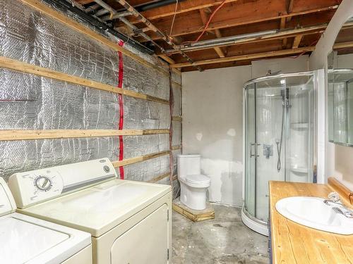 Salle de bains - 30 Rue St-Hilaire, Trois-Rivières, QC - Indoor Photo Showing Laundry Room