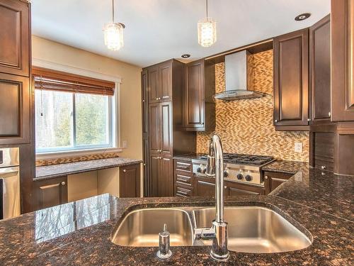 Kitchen - 2088 Rue De Bordeaux, Vaudreuil-Dorion, QC - Indoor Photo Showing Kitchen With Double Sink With Upgraded Kitchen