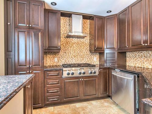 Cuisine - 2088 Rue De Bordeaux, Vaudreuil-Dorion, QC - Indoor Photo Showing Kitchen With Upgraded Kitchen