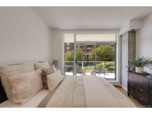 103-68 Songhees Rd, Victoria, BC - Indoor Photo Showing Bedroom