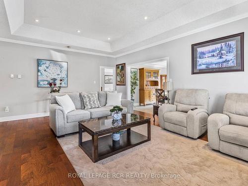 99 New York Ave, Wasaga Beach, ON - Indoor Photo Showing Living Room