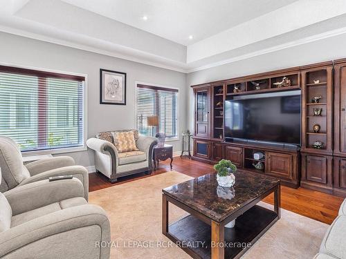 99 New York Ave, Wasaga Beach, ON - Indoor Photo Showing Living Room