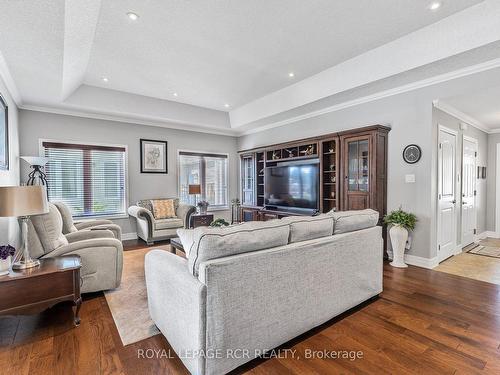 99 New York Ave, Wasaga Beach, ON - Indoor Photo Showing Living Room