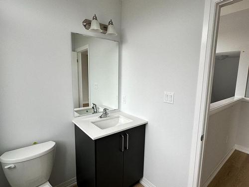 105-155 Equestrian Way, Cambridge, ON - Indoor Photo Showing Bathroom