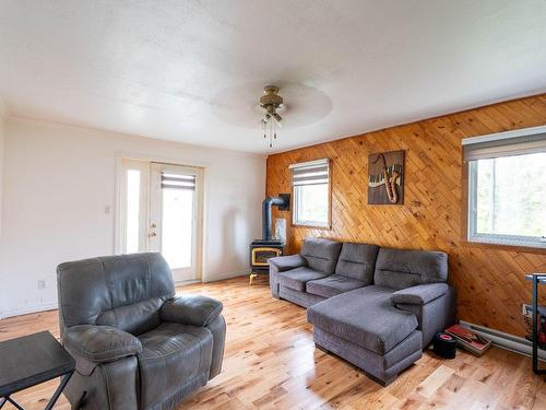 Salon - 129 Rg De L'Église S., Saint-Marcel-De-Richelieu, QC - Indoor Photo Showing Living Room