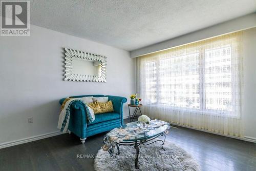 64 Tindale Court, Hamilton (Vincent), ON - Indoor Photo Showing Living Room