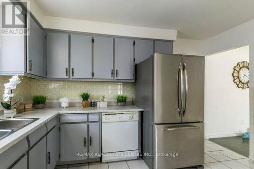 64 Tindale Court, Hamilton (Vincent), ON - Indoor Photo Showing Kitchen