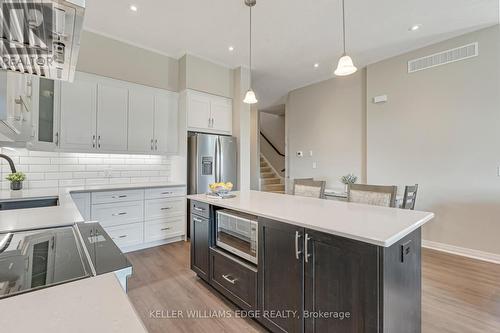 J138 - 25 Isherwood Avenue, Cambridge, ON - Indoor Photo Showing Kitchen With Upgraded Kitchen