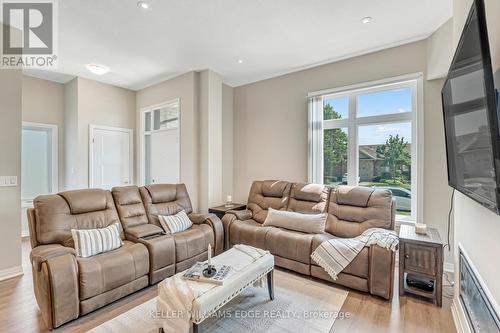 J138 - 25 Isherwood Avenue, Cambridge, ON - Indoor Photo Showing Living Room