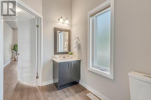 J138 - 25 Isherwood Avenue, Cambridge, ON - Indoor Photo Showing Bathroom