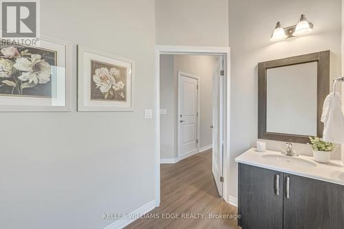 J138 - 25 Isherwood Avenue, Cambridge, ON - Indoor Photo Showing Bathroom