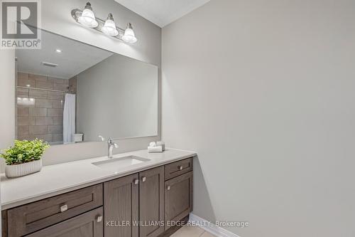 J138 - 25 Isherwood Avenue, Cambridge, ON - Indoor Photo Showing Bathroom