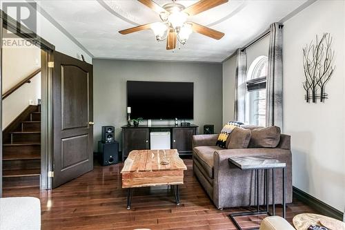 333 Garson Coniston, Garson, ON - Indoor Photo Showing Living Room