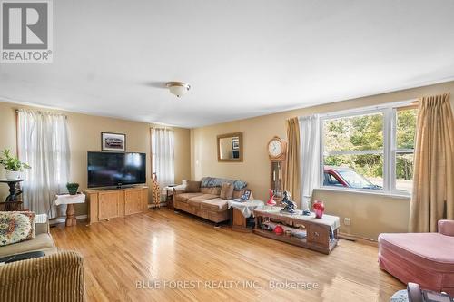 463 South Edgeware Road, St. Thomas, ON - Indoor Photo Showing Living Room