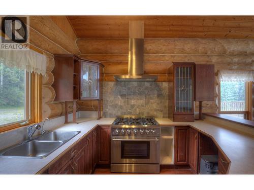 4158 Lakeview Road, Williams Lake, BC - Indoor Photo Showing Kitchen With Double Sink