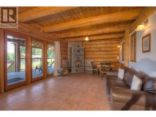 4158 Lakeview Road, Williams Lake, BC - Indoor Photo Showing Living Room