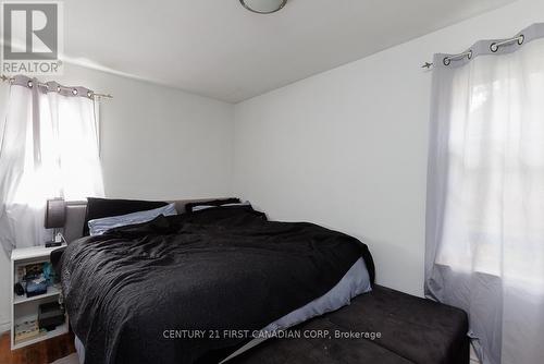 47 Stevenson Avenue, London, ON - Indoor Photo Showing Bedroom