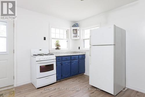 47 Stevenson Avenue, London, ON - Indoor Photo Showing Kitchen