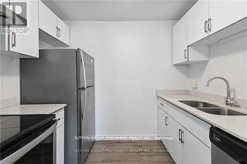 304 - 440 Central Avenue, London, ON - Indoor Photo Showing Kitchen With Double Sink