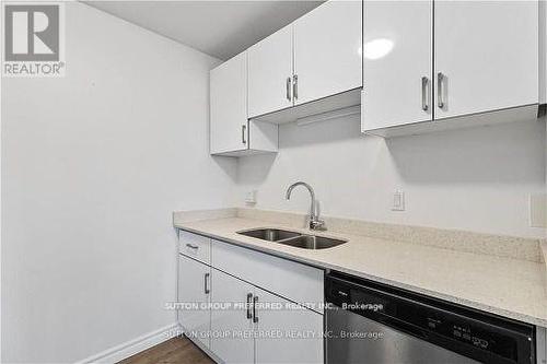 304 - 440 Central Avenue, London, ON - Indoor Photo Showing Kitchen With Double Sink