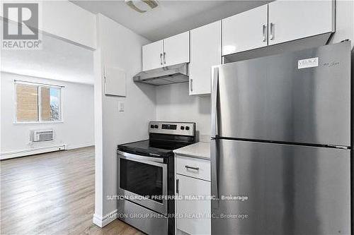 304 - 440 Central Avenue, London, ON - Indoor Photo Showing Kitchen