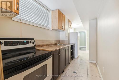 51 Drury Street, Bradford West Gwillimbury, ON - Indoor Photo Showing Kitchen