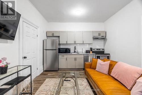 300-302 Oxford Street E, London, ON - Indoor Photo Showing Kitchen