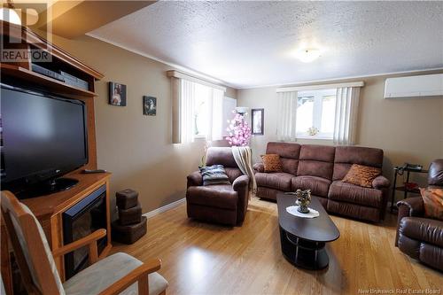 209 Ch Rang 8, Saint-Joseph-De-Madawaska, NB - Indoor Photo Showing Living Room