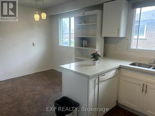 19 Roseville Drive, Brampton, ON - Indoor Photo Showing Kitchen