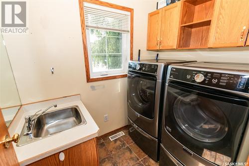 730 Manitoba Avenue, Kerrobert, SK - Indoor Photo Showing Laundry Room