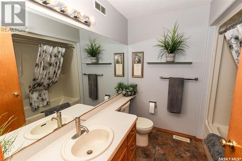 730 Manitoba Avenue, Kerrobert, SK - Indoor Photo Showing Bathroom