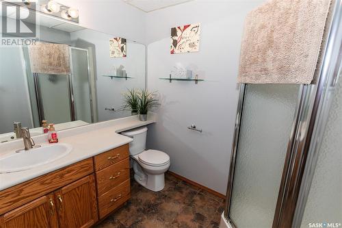 730 Manitoba Avenue, Kerrobert, SK - Indoor Photo Showing Bathroom