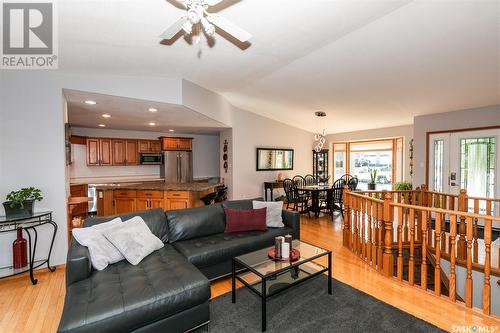 730 Manitoba Avenue, Kerrobert, SK - Indoor Photo Showing Living Room