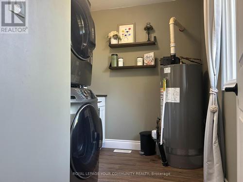 35 Jacksons Point Avenue, Georgina (Sutton & Jackson'S Point), ON - Indoor Photo Showing Laundry Room