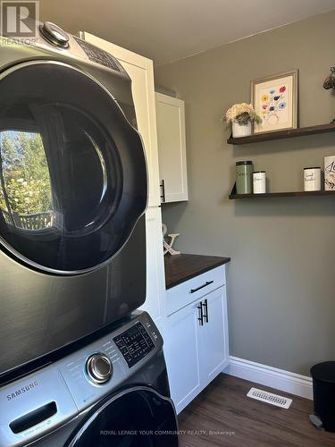 35 Jacksons Point Avenue, Georgina (Sutton & Jackson'S Point), ON - Indoor Photo Showing Laundry Room