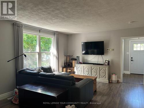 35 Jacksons Point Avenue, Georgina (Sutton & Jackson'S Point), ON - Indoor Photo Showing Living Room