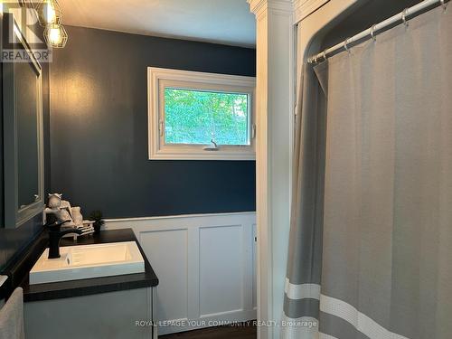 35 Jacksons Point Avenue, Georgina (Sutton & Jackson'S Point), ON - Indoor Photo Showing Bathroom