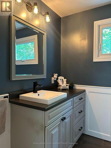 35 Jacksons Point Avenue, Georgina (Sutton & Jackson'S Point), ON - Indoor Photo Showing Bathroom