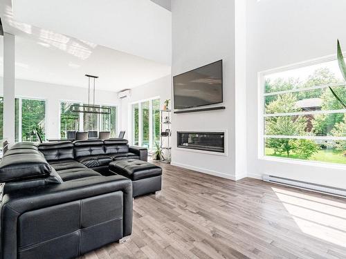 Salon - 3620 Rue De L'Albatros, Sherbrooke (Brompton/Rock Forest/Saint-Élie/Deauville), QC - Indoor Photo Showing Living Room With Fireplace