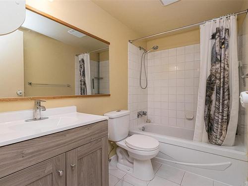 304-4728 Uplands Dr, Nanaimo, BC - Indoor Photo Showing Bathroom