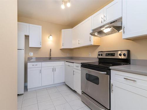 304-4728 Uplands Dr, Nanaimo, BC - Indoor Photo Showing Kitchen