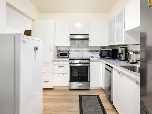 206-231 Mckinstry Rd, Duncan, BC - Indoor Photo Showing Kitchen