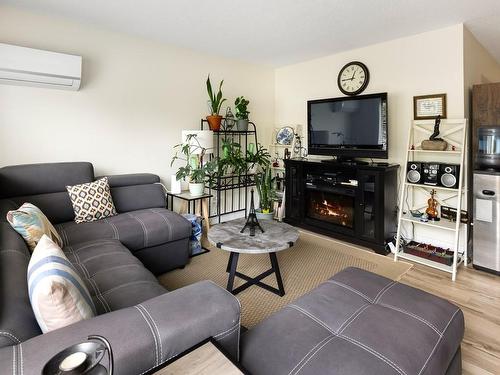 206-231 Mckinstry Rd, Duncan, BC - Indoor Photo Showing Living Room With Fireplace