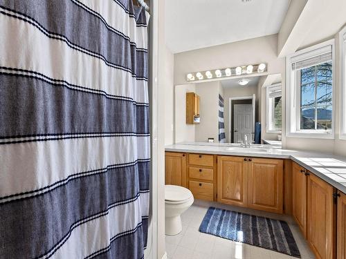 1913 Granite Ave, Merritt, BC - Indoor Photo Showing Bathroom