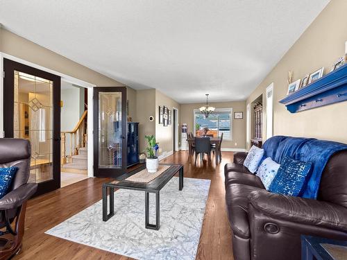 1913 Granite Ave, Merritt, BC - Indoor Photo Showing Living Room