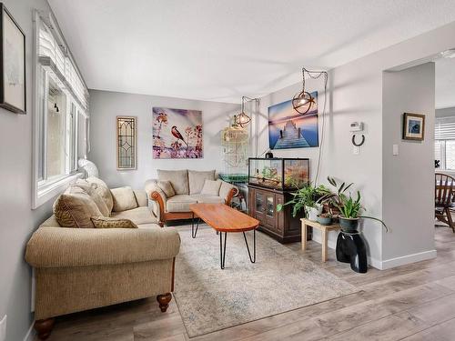 49-1697 Greenfield Ave, Kamloops, BC - Indoor Photo Showing Living Room