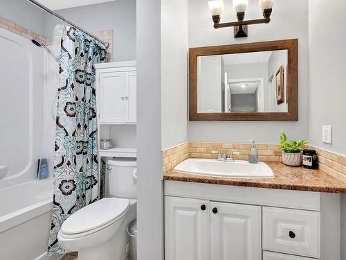 49-1697 Greenfield Ave, Kamloops, BC - Indoor Photo Showing Bathroom