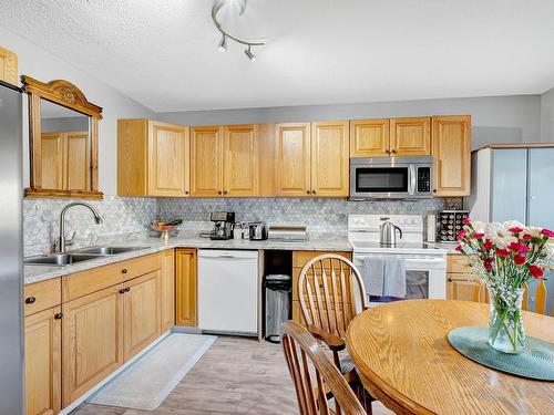 49-1697 Greenfield Ave, Kamloops, BC - Indoor Photo Showing Kitchen With Double Sink