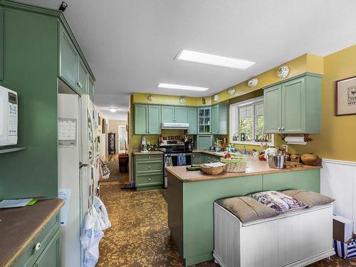 9780 Highway 97 C, Merritt, BC - Indoor Photo Showing Kitchen